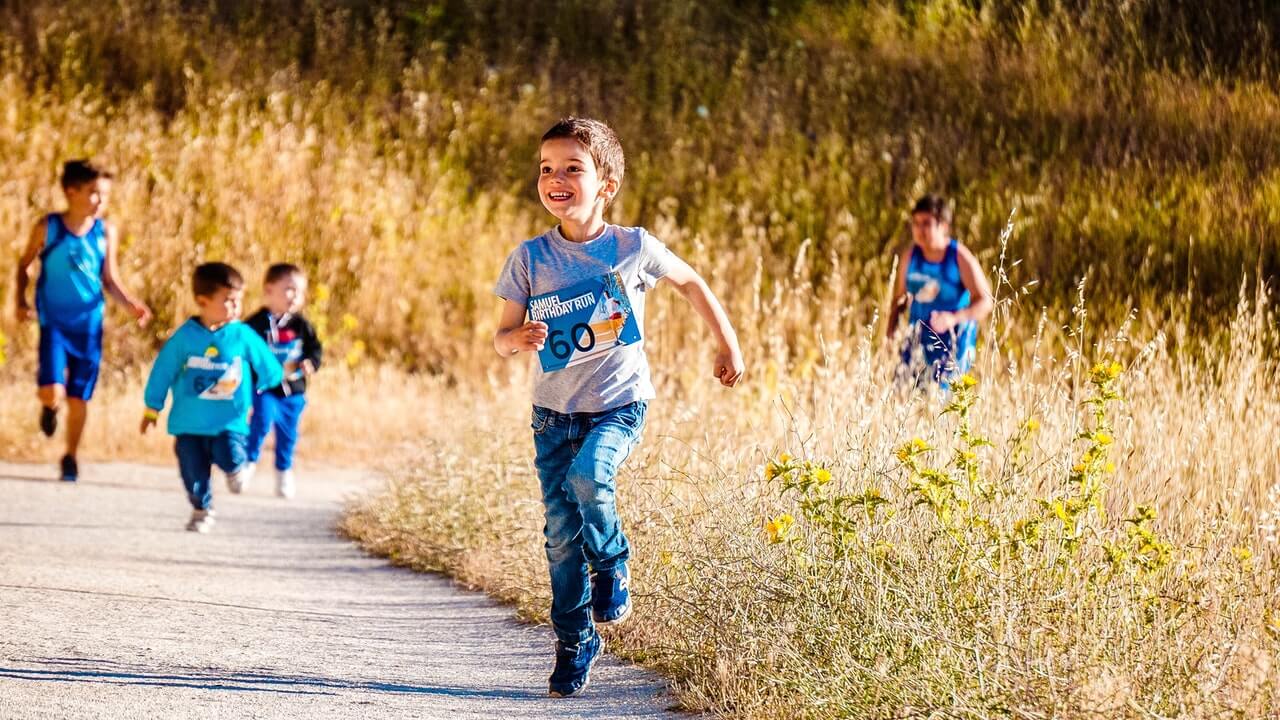 enfants qui courent